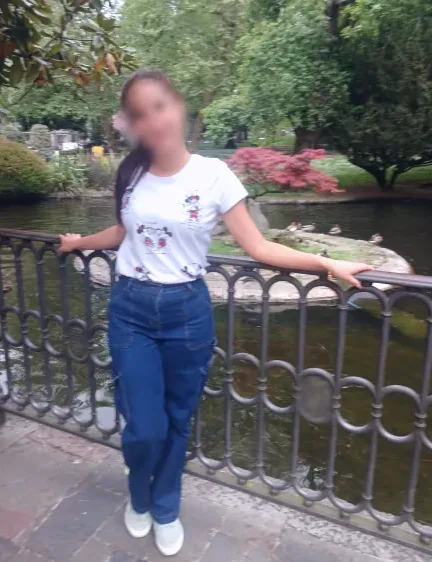 Elif, 22