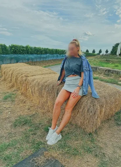 Esther, 38