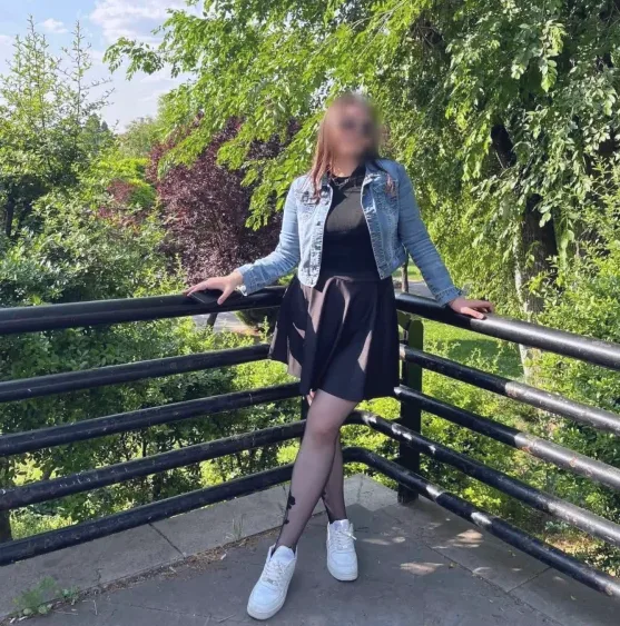 Hajar, 21