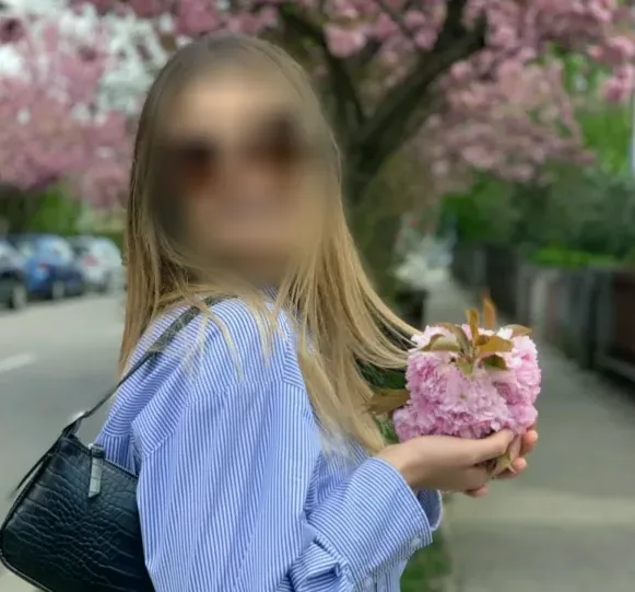 Imane, 23