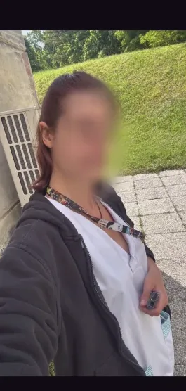 Julie, 29